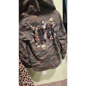 American Eagle Outfitters Womens Camo Embroidered "LOVE" Hooded Jacket Size S